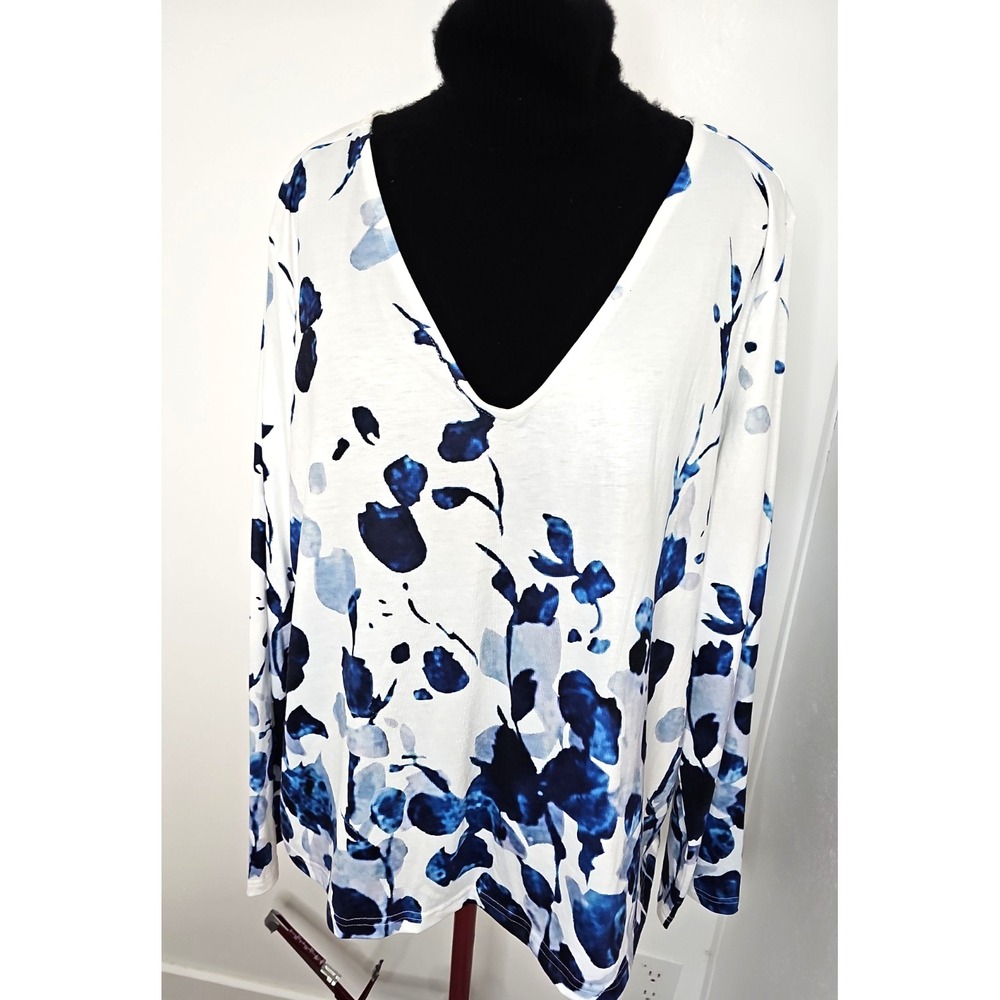 Tendency Women's XXL White Blue Navy Floral V Neck Tunic Top NWT Long Sleeve